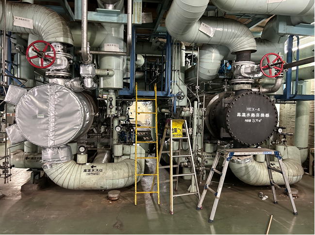 �M������